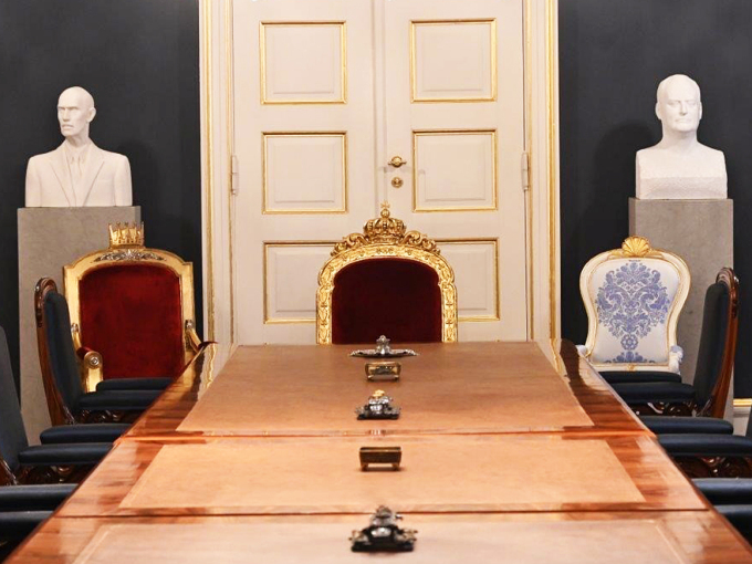 Da Prinsesse Ingrid Alexandra overvar statsråd på sin myndighetsdag, brukte hun en av de nyrestaurerte stolene fra Den hvite salong. Foto: Sven Gj. Gjeruldsen, Det kongelige hoff